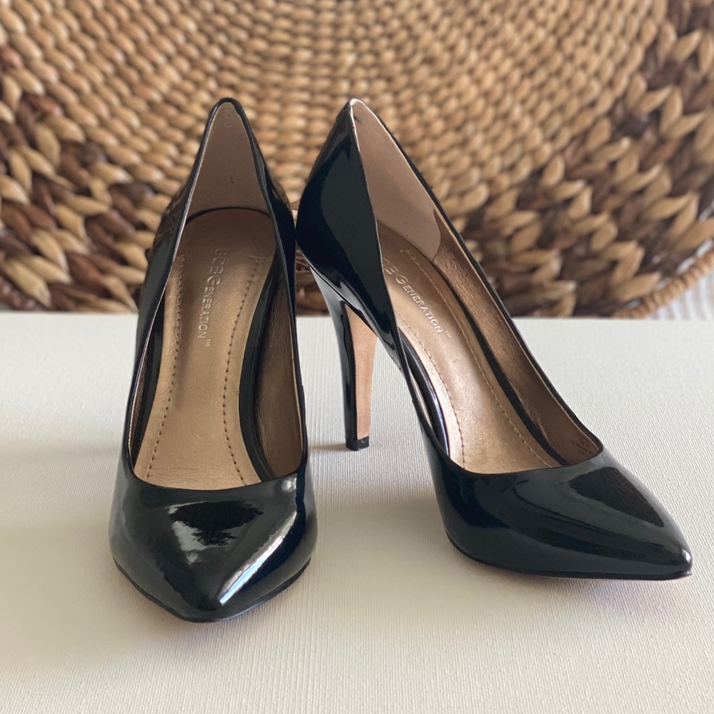BCBG near mint condition black shiny heels size 8